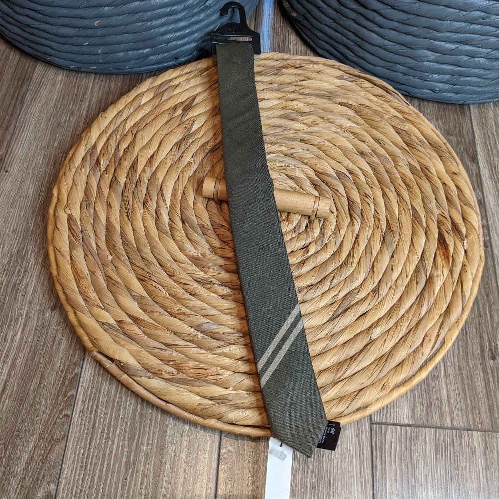 [2/$20] NWT Men's - H&M Skinny Necktie - Military Green